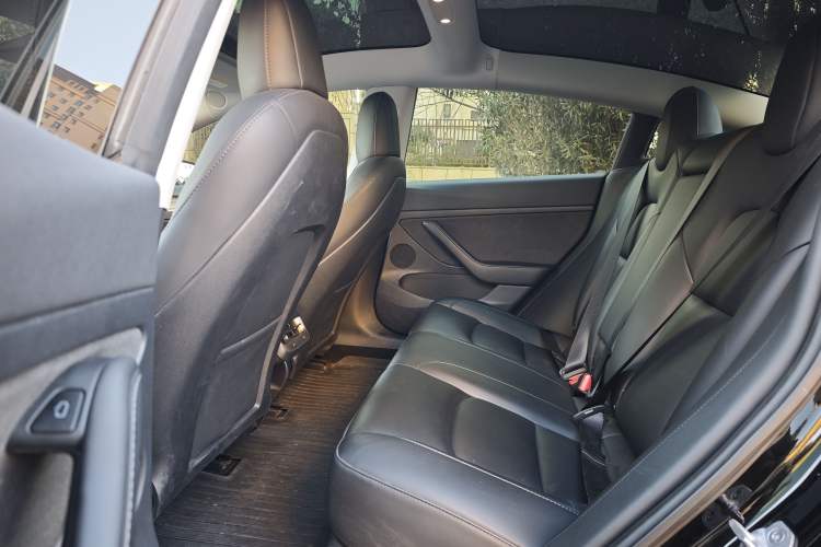 Used Tesla Model 3 2022 Rear-Wheel-Drive Version Interior 2