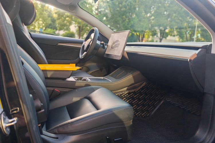 Used Tesla Model 3 2022 Rear-Wheel-Drive Version Interior 2