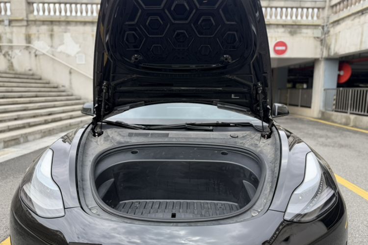 Used Tesla Model 3 2022 Rear-Wheel-Drive Version Interior 2