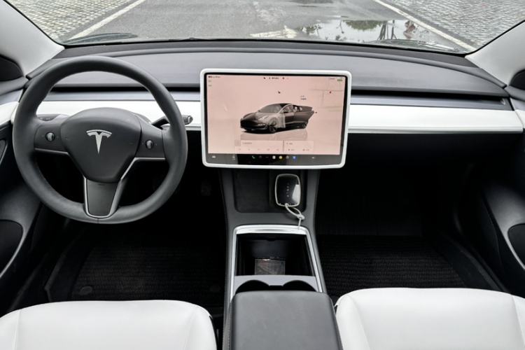 Used Tesla Model 3 2022 Rear-Wheel-Drive Version Interior 2
