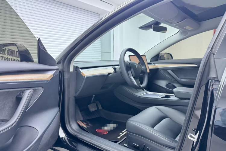 Used Tesla Model 3 2022 Rear-Wheel-Drive Version Interior 2