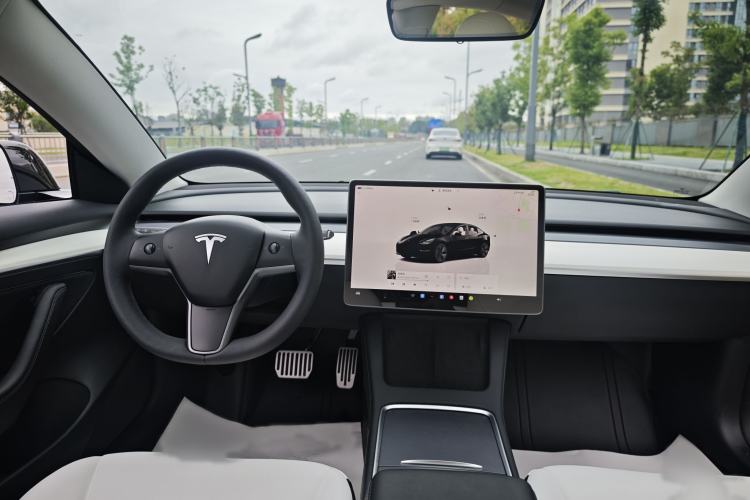 Used Tesla Model 3 2022 Rear-Wheel-Drive Version Interior 2