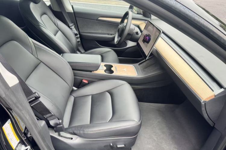 Used Tesla Model 3 2022 Rear-Wheel-Drive Version Interior 2