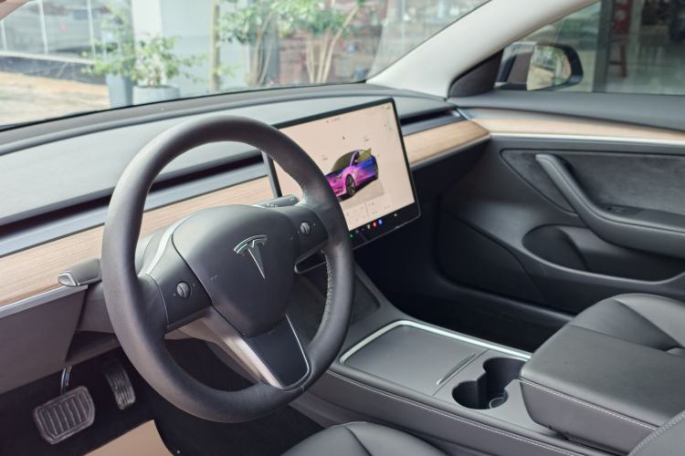 Used Tesla Model 3 2022 Rear-Wheel-Drive Version Interior 2