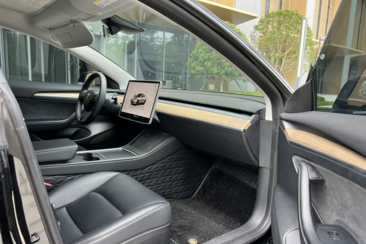 Used Tesla Model 3 2022 Rear-Wheel-Drive Version Interior 2