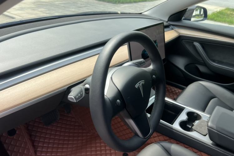 Used Tesla Model 3 2022 Rear-Wheel-Drive Version Interior 2