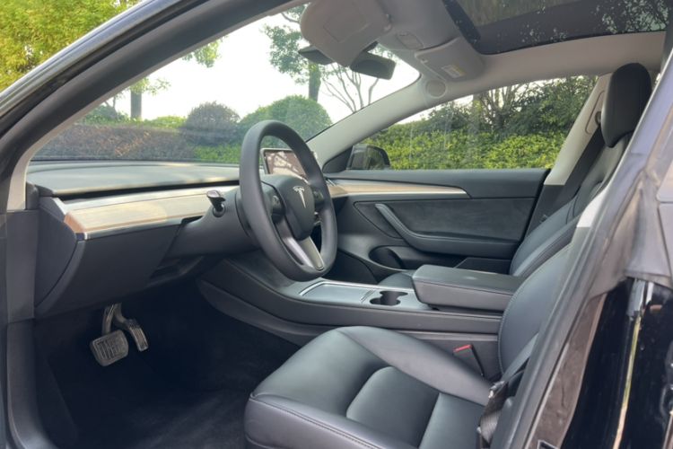Used Tesla Model 3 2022 Rear-Wheel-Drive Version Interior 2