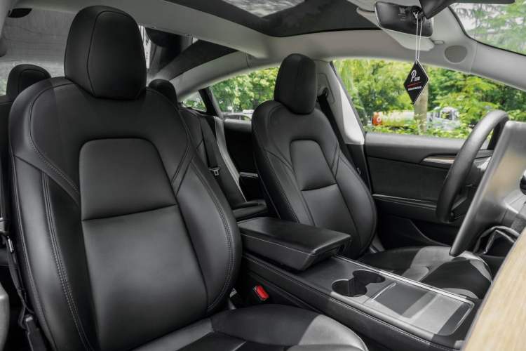 Used Tesla Model 3 2022 Rear-Wheel-Drive Version Interior 2