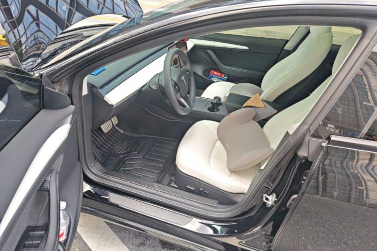 Used Tesla Model 3 2022 Performance High-Performance All-Wheel-Drive Version Interior 3