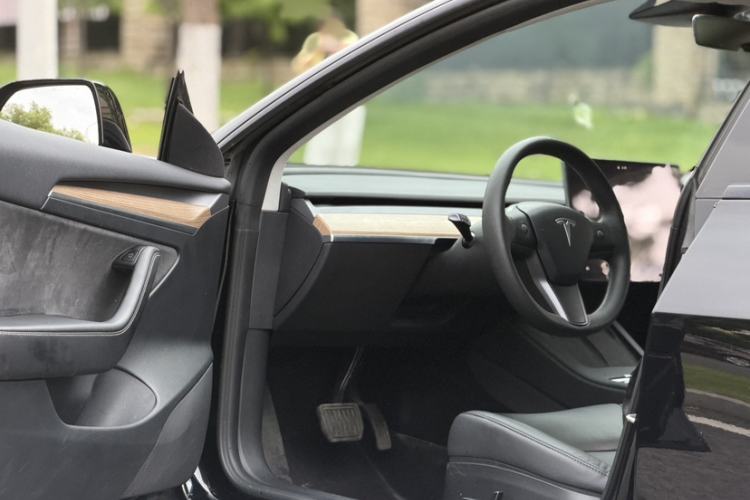 Used Tesla Model 3 2022 Rear-Wheel-Drive Version Interior 3