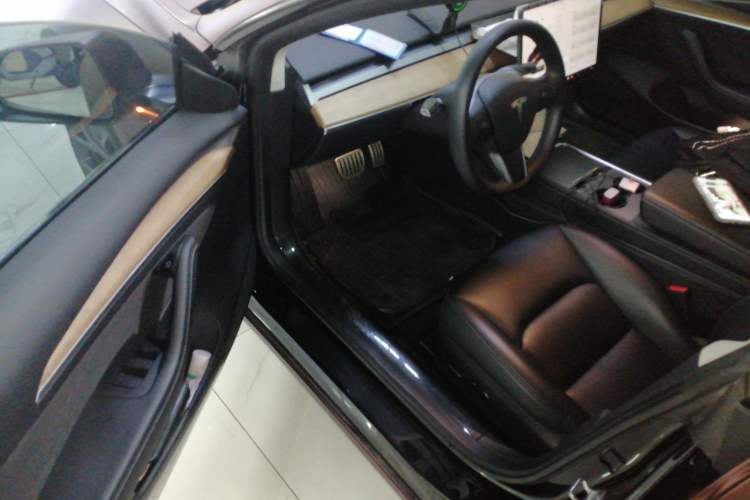 Used Tesla Model 3 2022 Performance High-Performance All-Wheel-Drive Version Interior 3