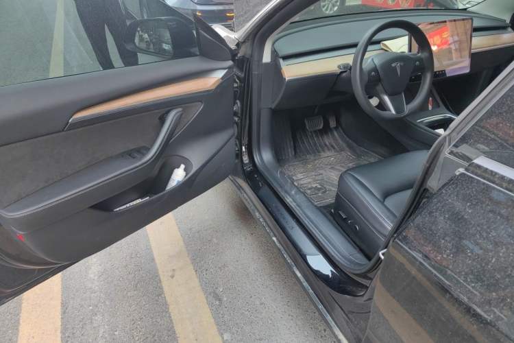 Used Tesla Model 3 2022 Rear-Wheel-Drive Version Interior 3