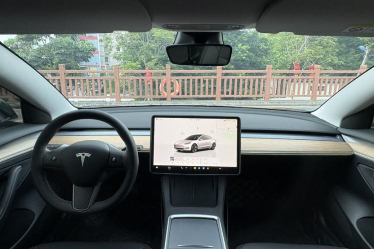 Used Tesla Model 3 2022 Rear-Wheel-Drive Version Interior 3