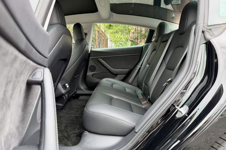 Used Tesla Model 3 2022 Rear-Wheel-Drive Version Interior 3