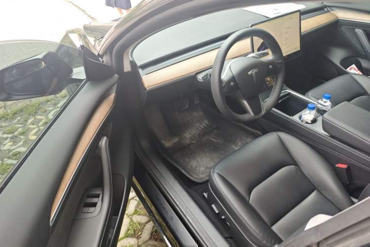 Used Tesla Model 3 2022 Rear-Wheel-Drive Version Interior 3