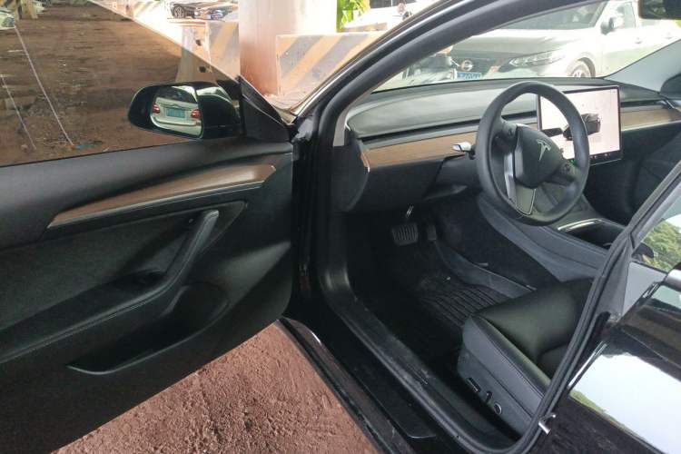 Used Tesla Model 3 2022 Rear-Wheel-Drive Version Interior 3