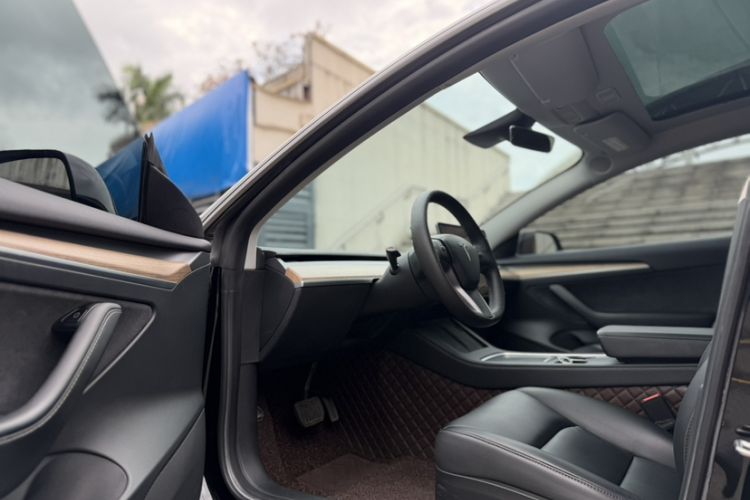 Used Tesla Model 3 2022 Rear-Wheel-Drive Version Interior 3
