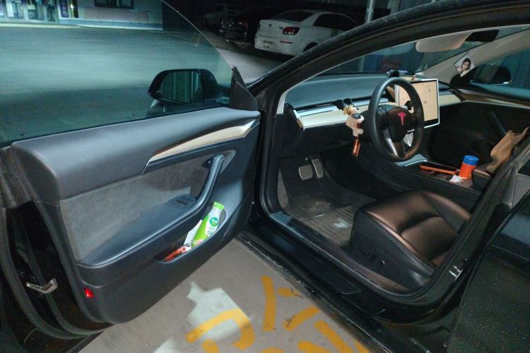 Used Tesla Model 3 2022 Rear-Wheel-Drive Version Interior 3