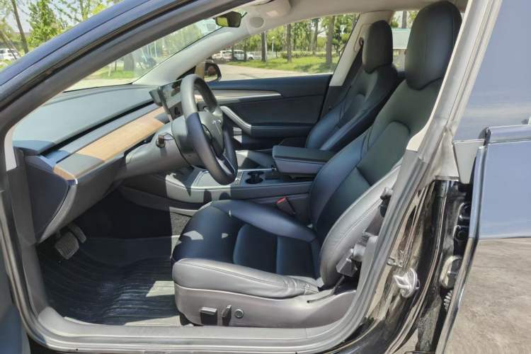 Used Tesla Model 3 2022 Rear-Wheel-Drive Version Interior 3