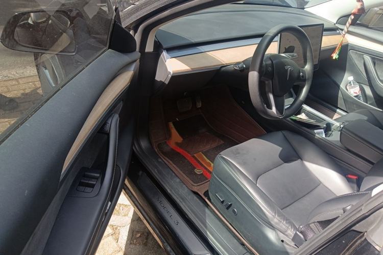 Used Tesla Model 3 2022 Rear-Wheel-Drive Version Interior 3