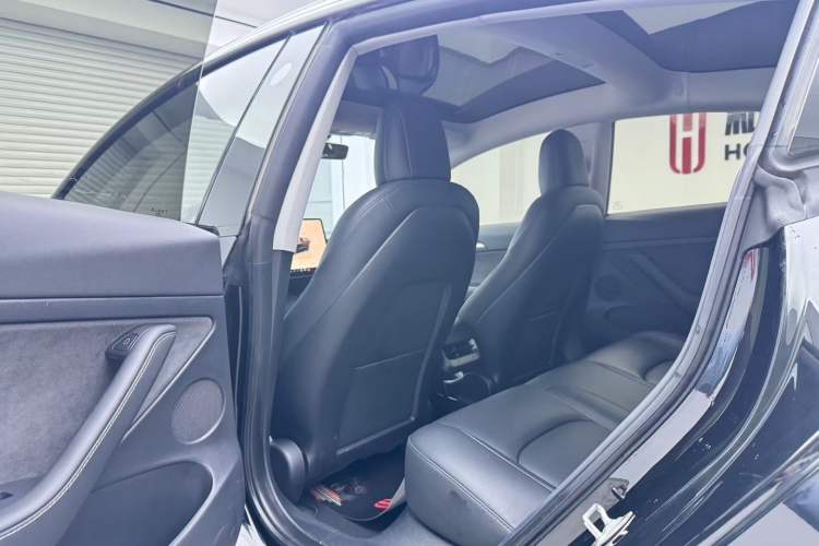 Used Tesla Model 3 2022 Rear-Wheel-Drive Version Interior 3
