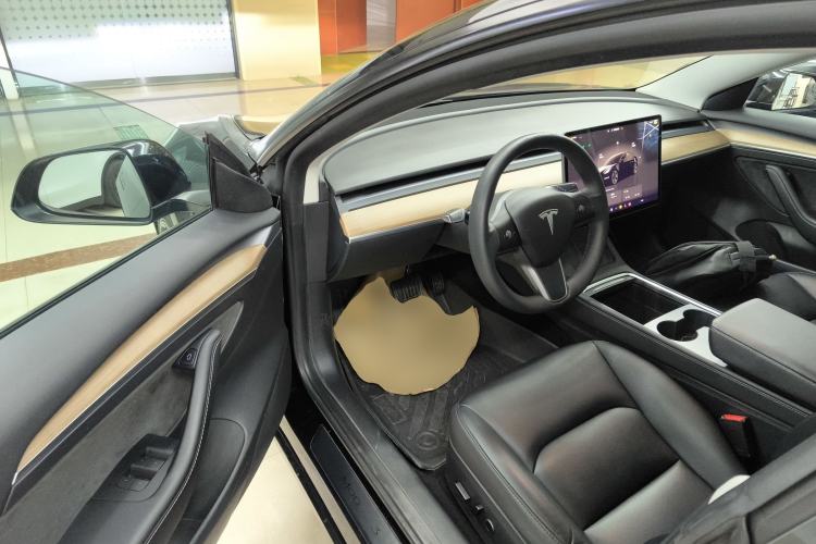 Used Tesla Model 3 2022 Rear-Wheel-Drive Version Interior 3