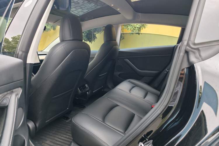 Used Tesla Model 3 2022 Rear-Wheel-Drive Version Interior 3