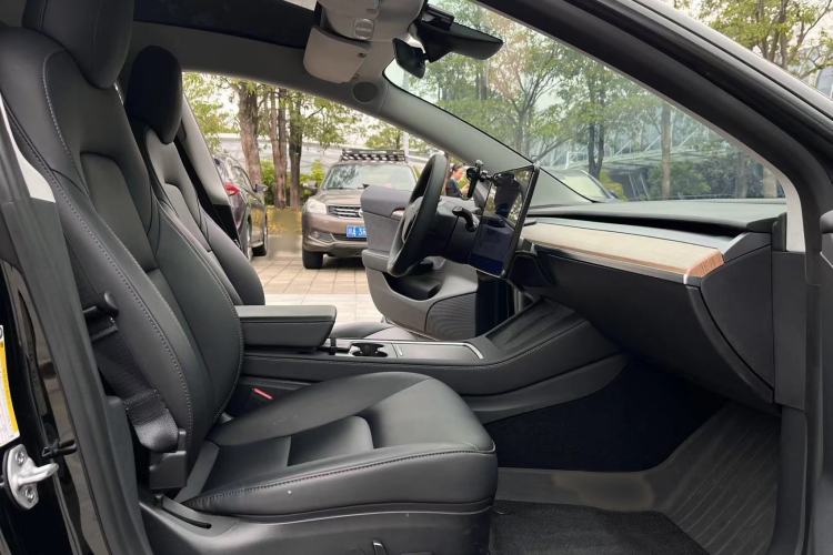 Used Tesla Model 3 2022 Rear-Wheel-Drive Version Interior 3