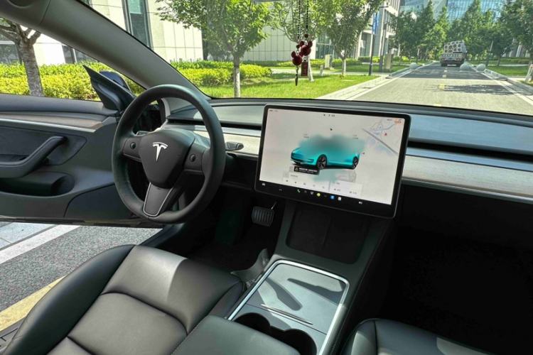 Used Tesla Model 3 2022 Rear-Wheel-Drive Version Interior 3