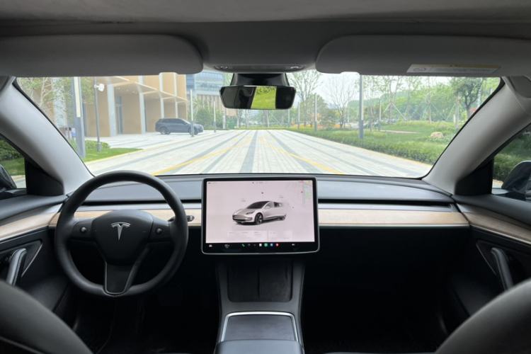 Used Tesla Model 3 2022 Rear-Wheel-Drive Version Interior 3