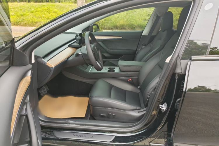 Used Tesla Model 3 2022 Rear-Wheel-Drive Version Interior 3