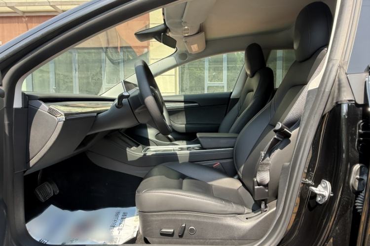 Used Tesla Model 3 2022 Rear-Wheel-Drive Version Interior 4
