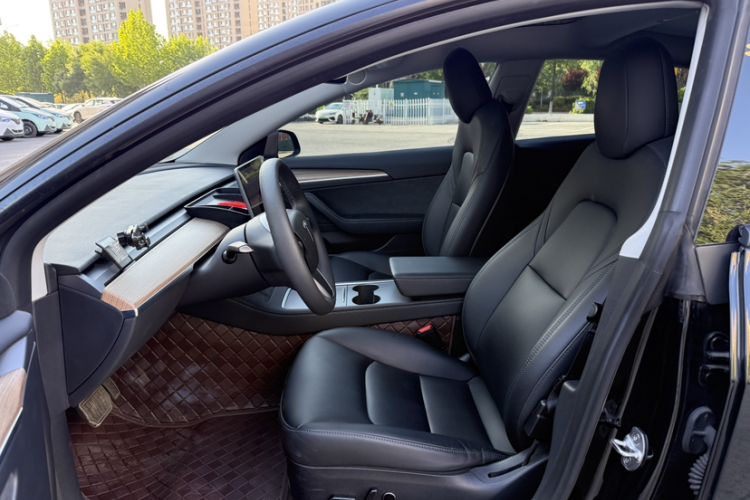 Used Tesla Model 3 2022 Rear-Wheel-Drive Version Interior 4