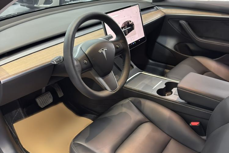 Used Tesla Model 3 2022 Rear-Wheel-Drive Version Interior 4
