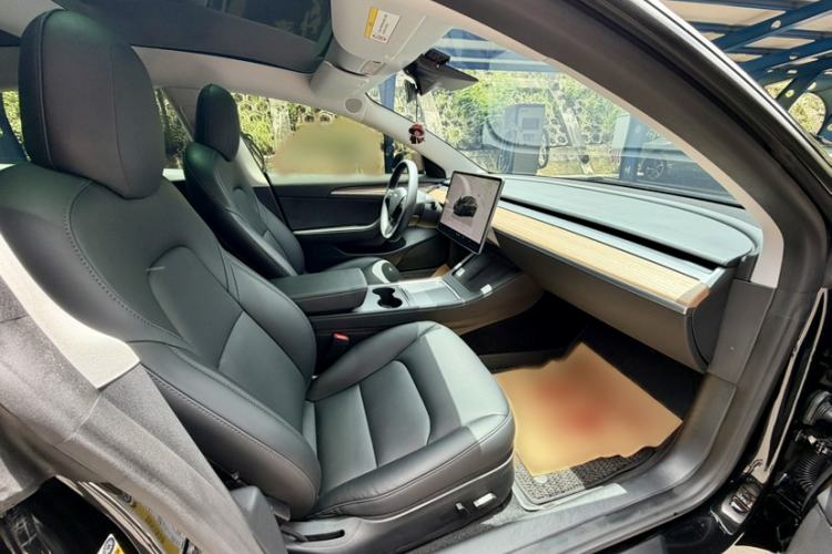 Used Tesla Model 3 2022 Rear-Wheel-Drive Version Interior 4