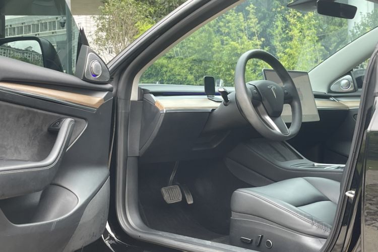Used Tesla Model 3 2022 Rear-Wheel-Drive Version Interior 4