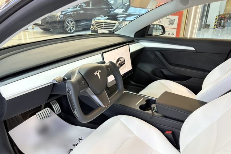 Used Tesla Model 3 2022 Performance High-Performance All-Wheel-Drive Version Interior 4