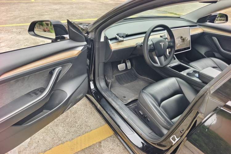 Used Tesla Model 3 2022 Performance High-Performance All-Wheel-Drive Version Interior 4