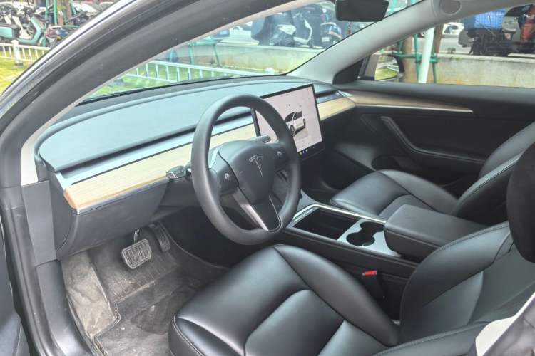 Used Tesla Model 3 2022 Rear-Wheel-Drive Version Interior 4