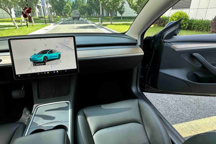 Used Tesla Model 3 2022 Rear-Wheel-Drive Version Interior 4