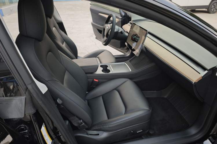 Used Tesla Model 3 2022 Rear-Wheel-Drive Version Interior 5