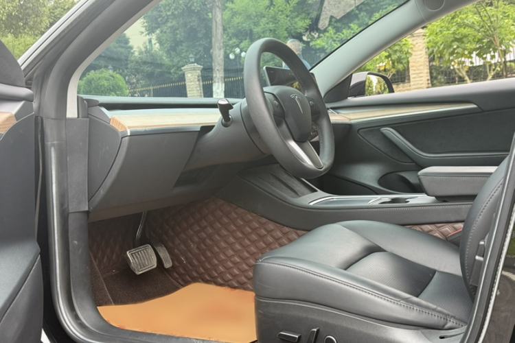 Used Tesla Model 3 2022 Rear-Wheel-Drive Version Interior 5