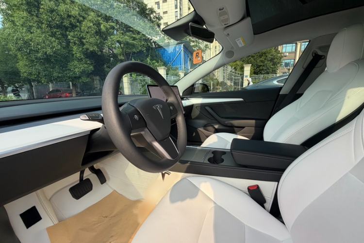 Used Tesla Model 3 2022 Rear-Wheel-Drive Version Interior 5