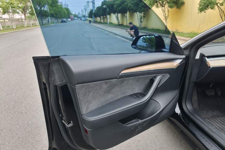 Used Tesla Model 3 2022 Rear-Wheel-Drive Version Interior 5