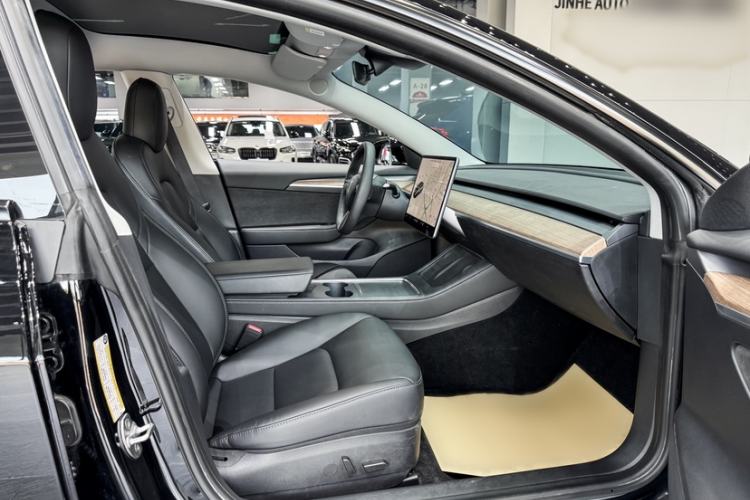 Used Tesla Model 3 2022 Rear-Wheel-Drive Version Interior 5