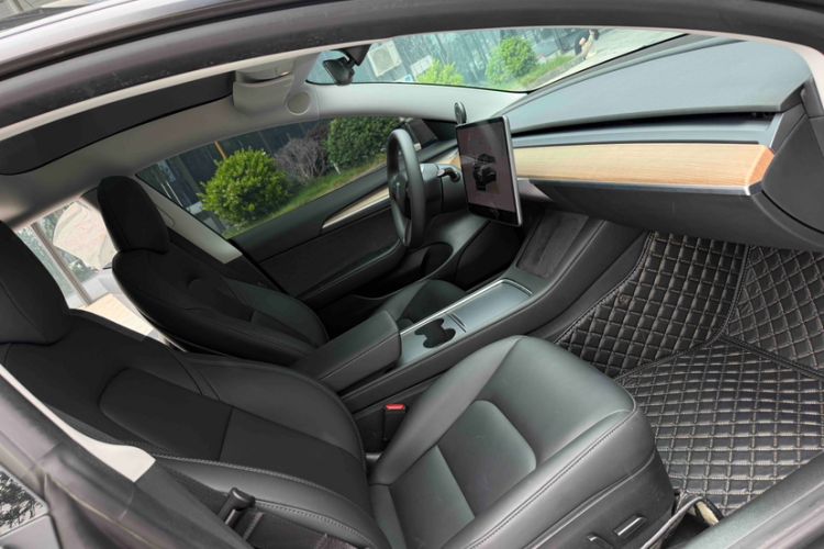 Used Tesla Model 3 2022 Rear-Wheel-Drive Version Interior 9