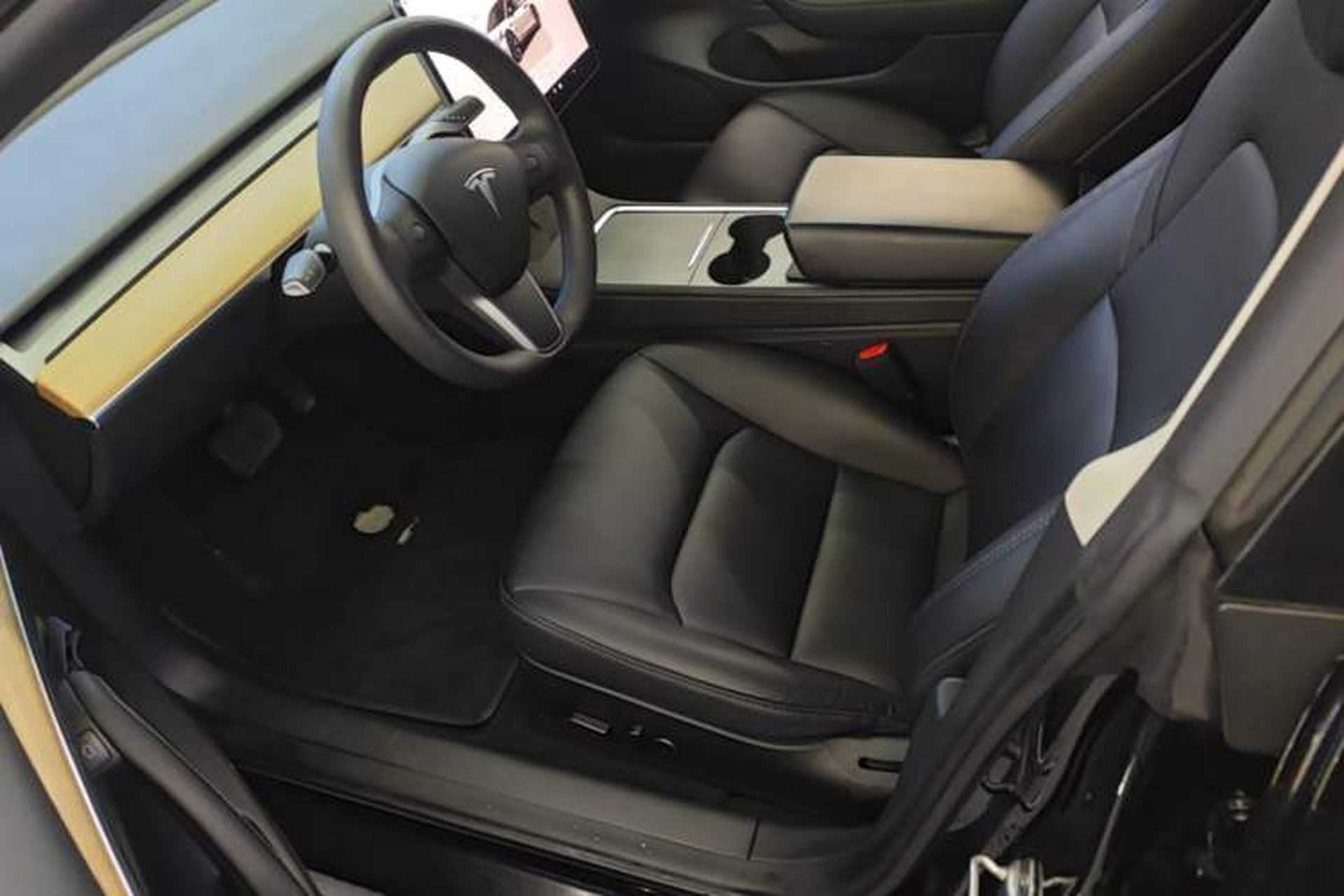 Used Tesla Model 3 2022 Rear-Wheel-Drive Version Left Front Seat