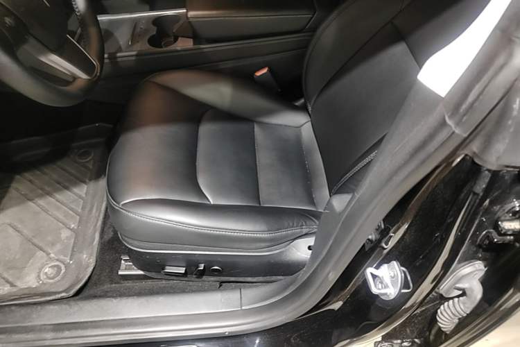 Used Tesla Model 3 2022 Rear-Wheel-Drive Version Left Front Seat