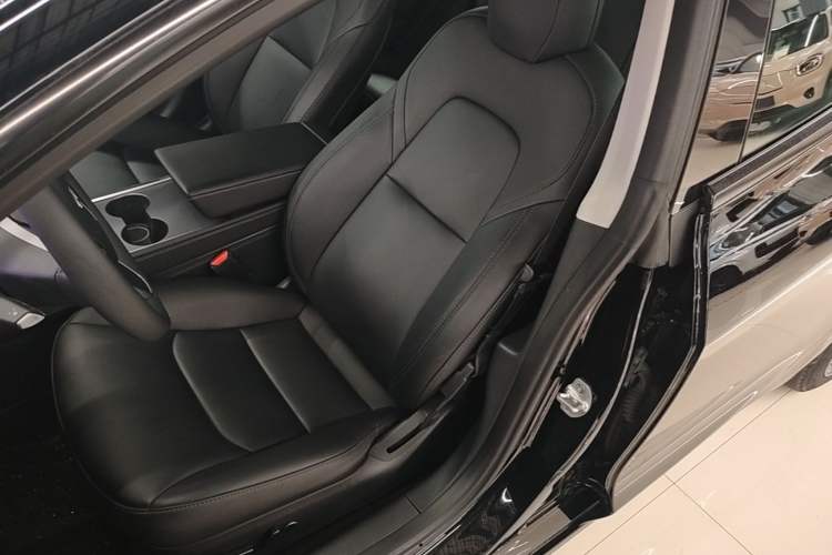 Used Tesla Model 3 2022 Rear-Wheel-Drive Version Left Front Seat