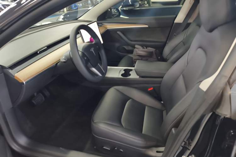 Used Tesla Model 3 2022 Rear-Wheel-Drive Version Left Front Seat